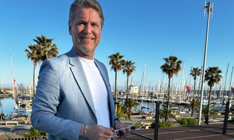 Florin Răducioiu a petrecut noaptea de Revelion alături de o blondă cunoscută la Milano