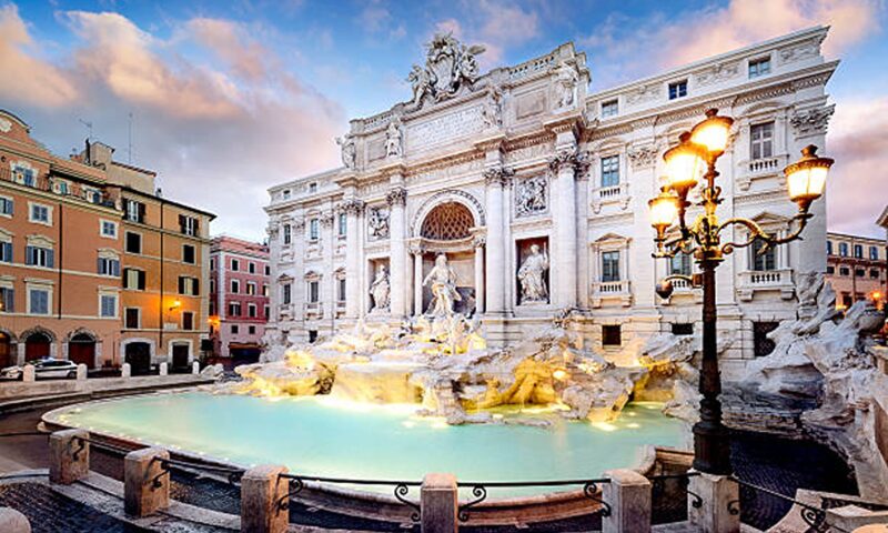 Turiștii care vor să se apropie de Fontana di Trevi trebuie să plătească doi euro