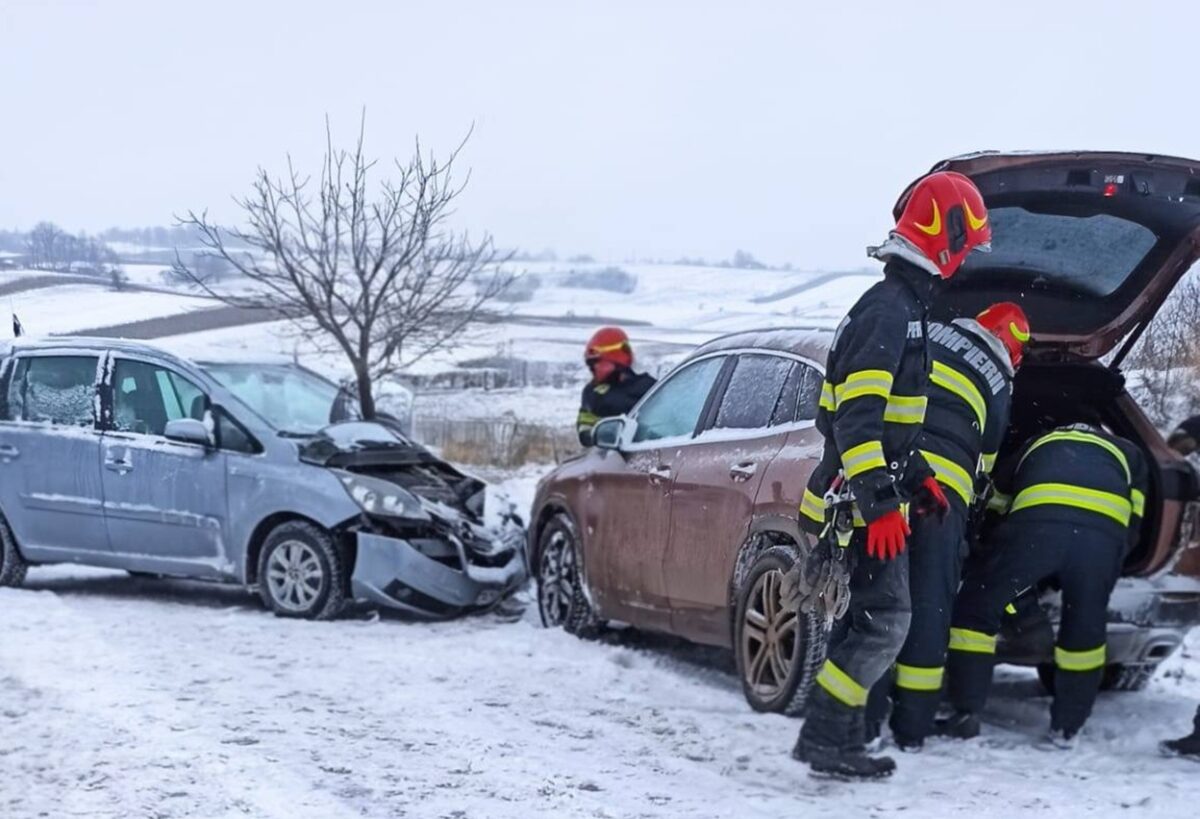32 de localități din 15 județe, afectate de ninsori și viscol. Intervenții de urgență și pene de curent în mai multe zone
