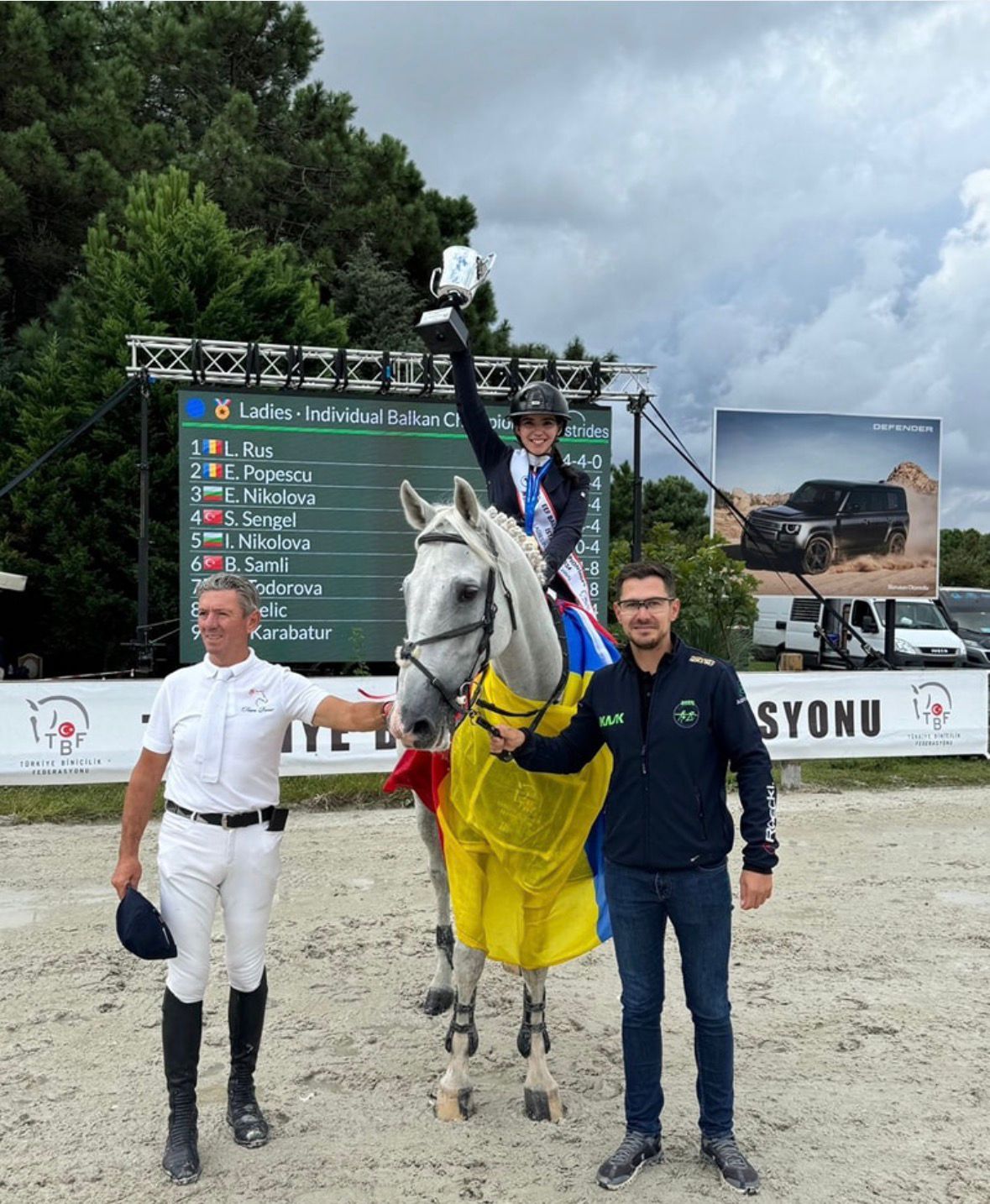 În familia Bucur toată lumea e pasionată de echitație