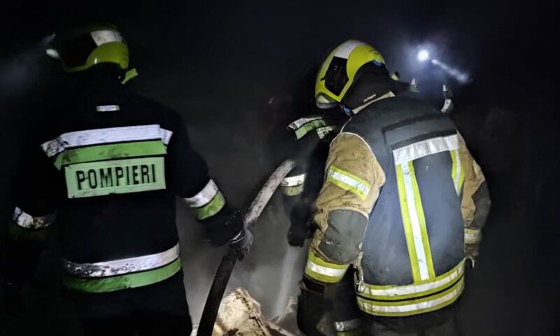 Pe ger, cu flăcări și fum. 27 de persoane, printre care șase copii, evacuate dintr-un bloc din Chișinău