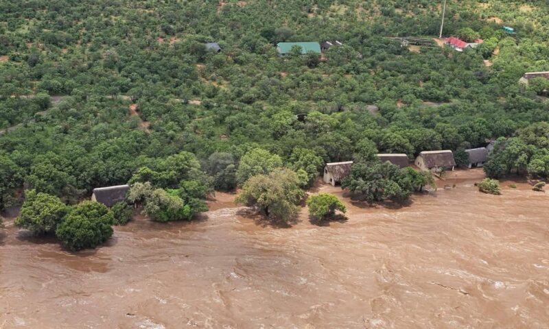 Stare de dezastru național în Africa de Sud. Cel puțin 30 de persoane au murit în urma indundațiilor