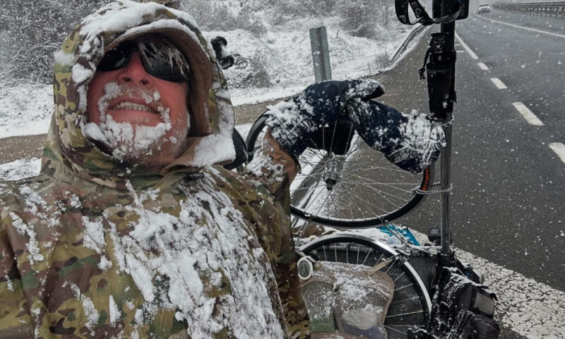 Povestea omului care a făcut ocolul Pământului în 27 de ani. Care a fost cel mai greu moment al aventurii sale