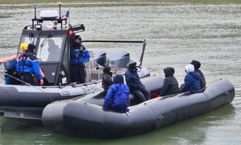 Traficanții, luați prin surprindere. Prima interceptare pe apă a unei ambarcațiuni ilegale