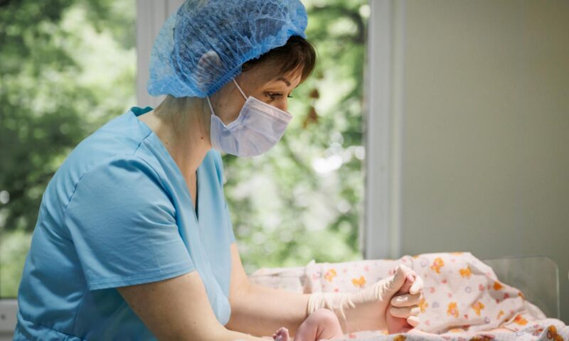 38 de copii născuți în prima zi din 2026 în Republica Moldova. Statul majorează indemnizația la naștere