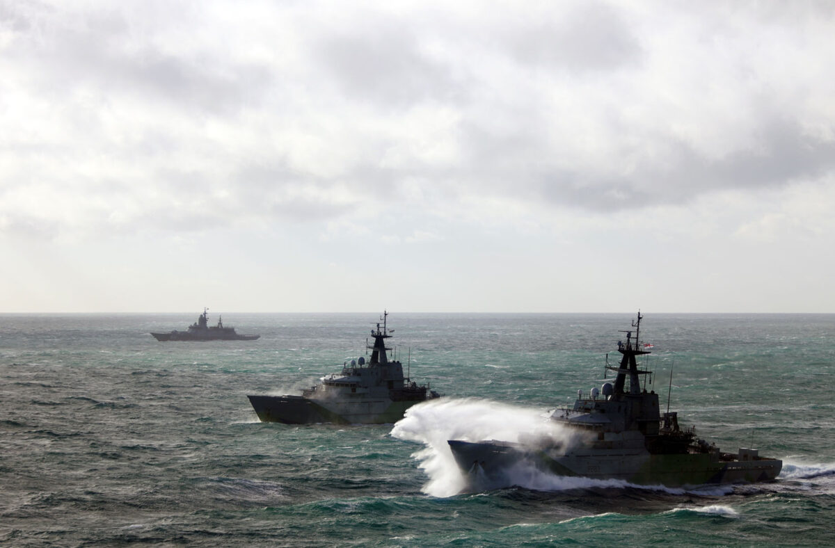 Nave rusești, interceptate și însoțite de Marina Regală britanică în Canalul Mânecii