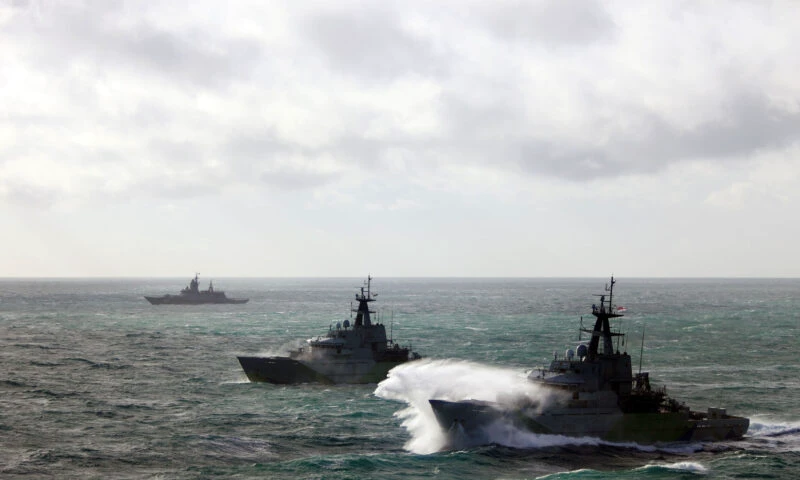 Nave rusești, interceptate și însoțite de Marina Regală britanică în Canalul Mânecii