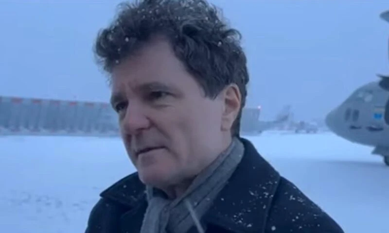 Imaginile cu Nicușor Dan înzăpezit la Paris, văzute de Băsescu: Umilință!