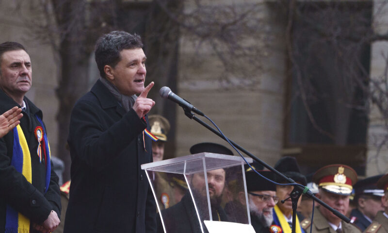 Nicușor Dan, huiduit și la Iași: Vă rog să respectați imnul și ceremoniile eroilor. Update