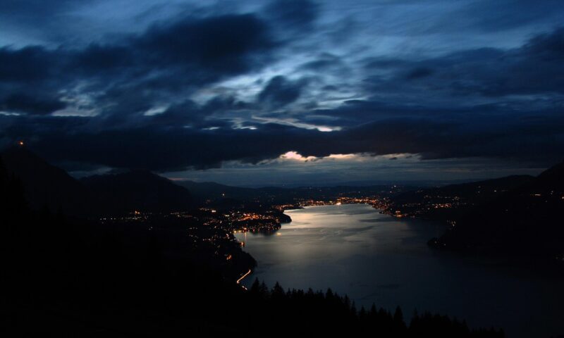 Fenomen straniu după miezul nopții: Zgomotul care îi ține treji pe localnici