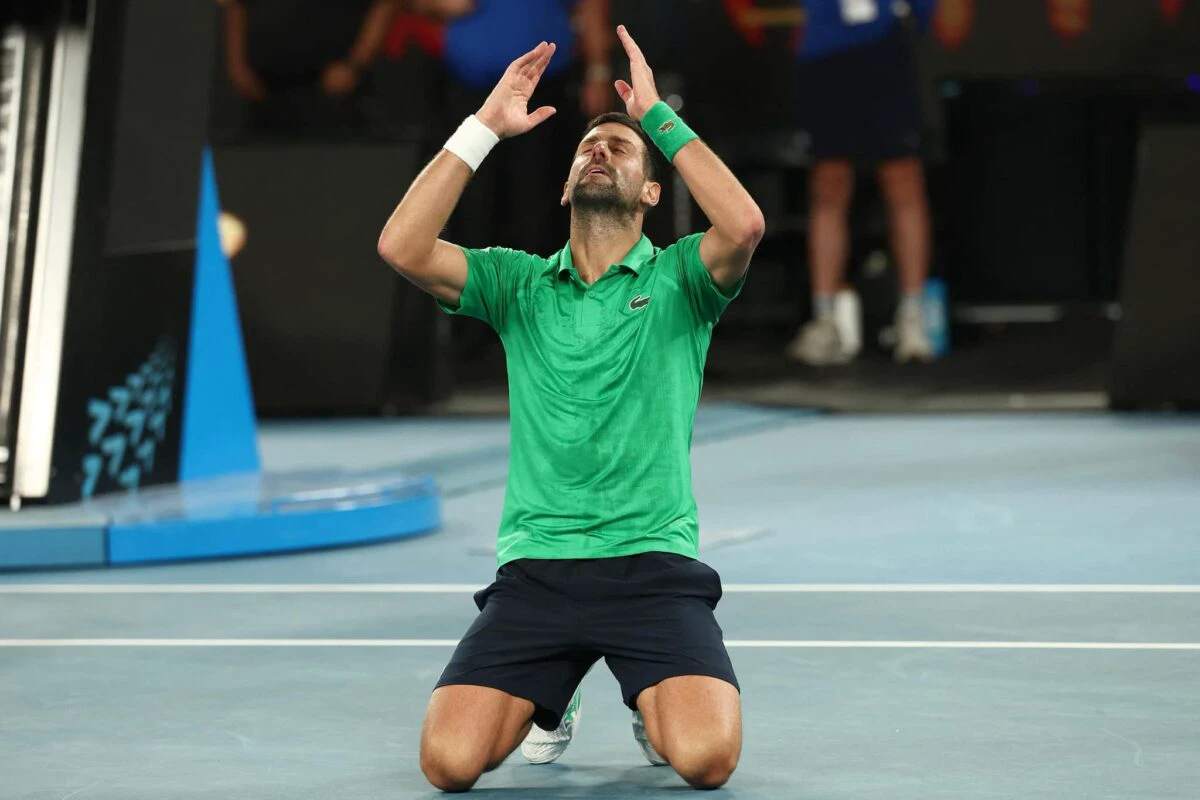 Djokovici triumfă în fața lui Sinner, după un maraton de cinci seturi. Va juca a 11-a finală la Australian Open cu Alcaraz. Update