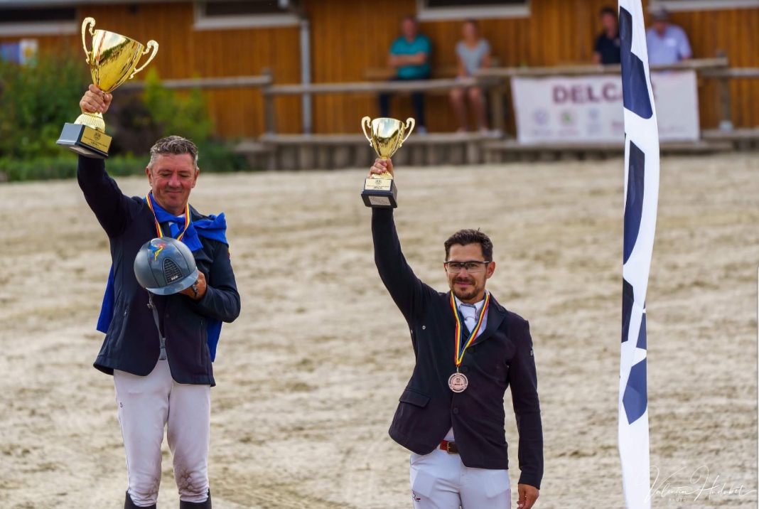 O parte din familia Bucur pe podium