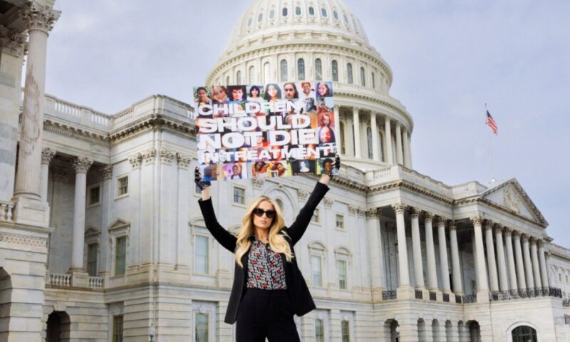 Paris Hilton vorbește deschis despre abuzurile pe care le-a îndurat