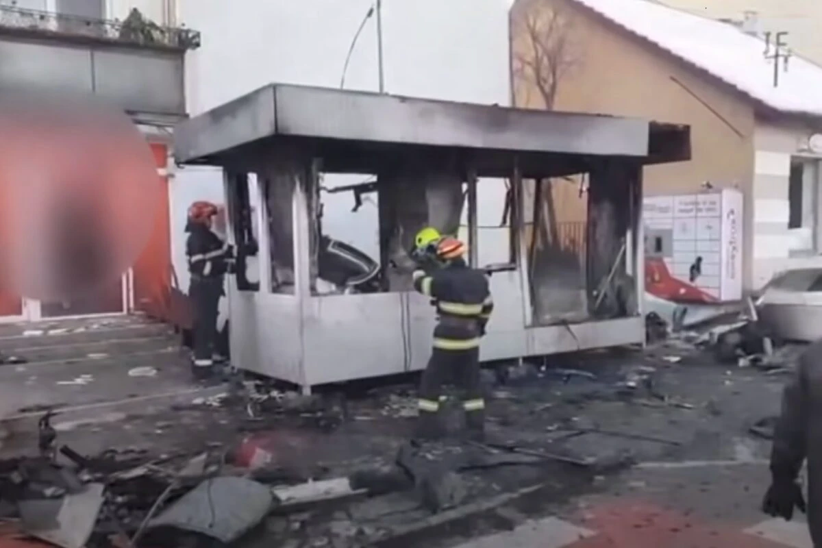 Explozie într-o plăcintărie din Gherla. Local distrus complet după un incendiu