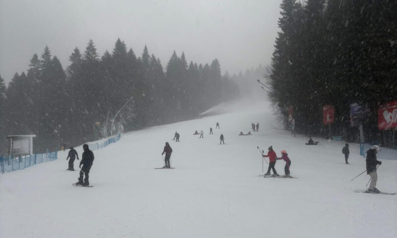 Pericol pe munte din cauza ninsorilor abundente. Risc mare de avalanșă în mai multe zone