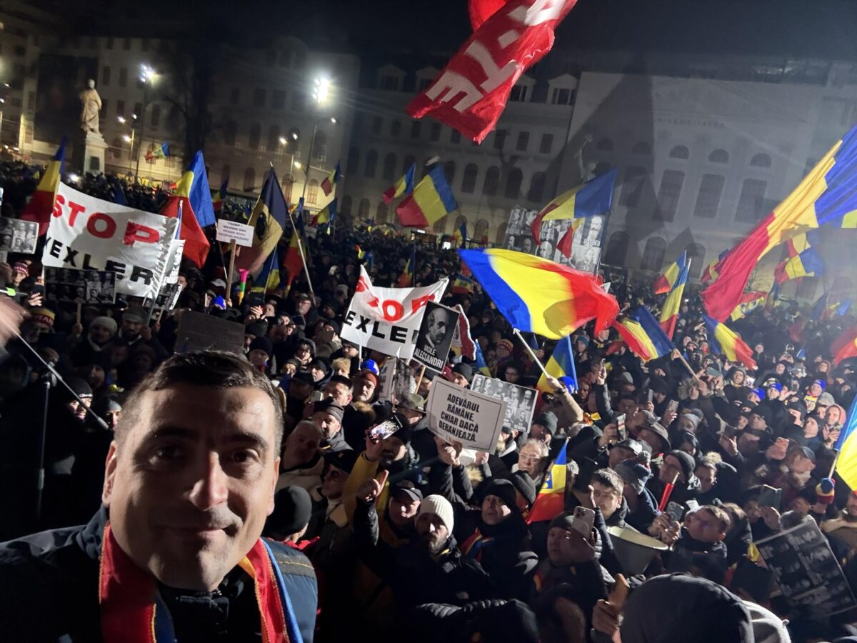 Proteste în Capitală. Oamenii cer demisia lui Bolojan. George Simion: Veniți și voi. Update