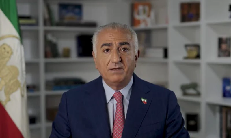 Fiul fostului şah al Iranului cere forțelor de securitate să sprijine populația