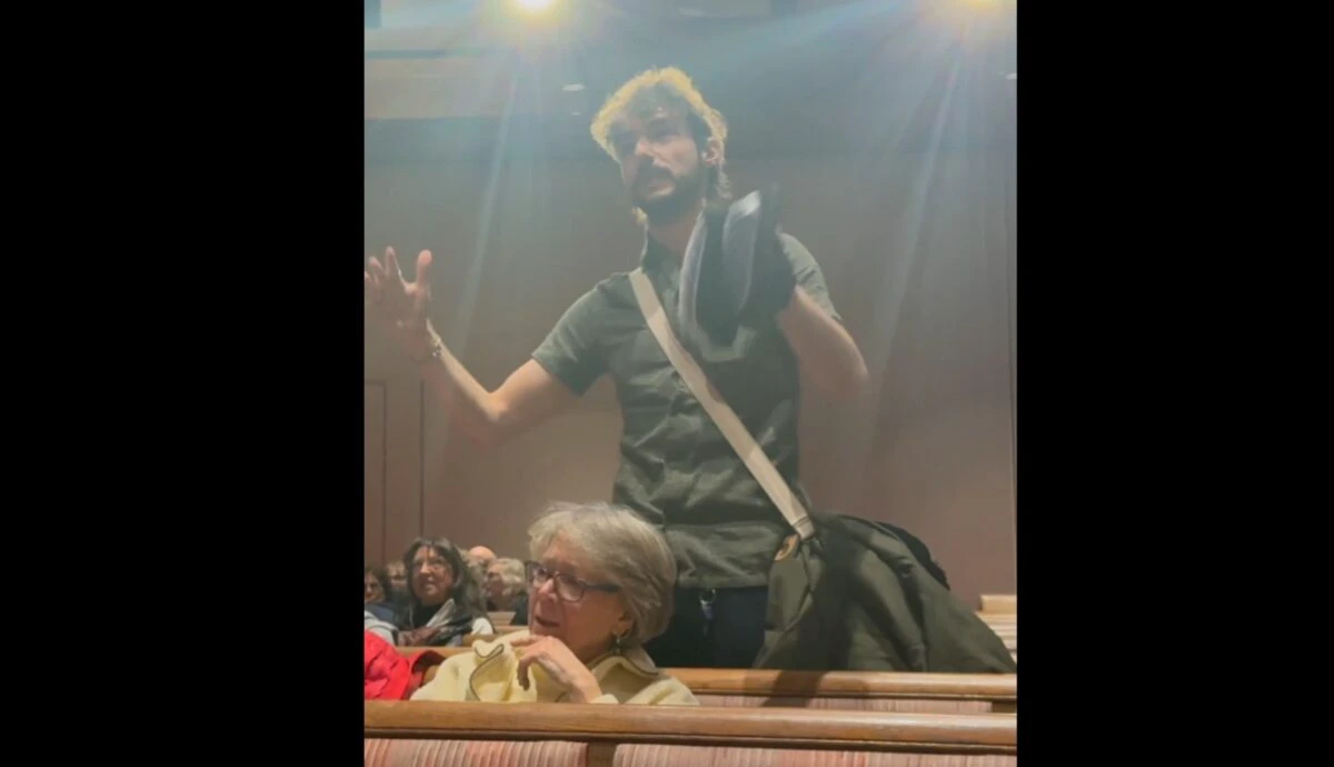 Sinagogă atacată de extremiști de stânga, la New York. Ținta - un politician din Partidul Democrat care a votat finanțarea ICE