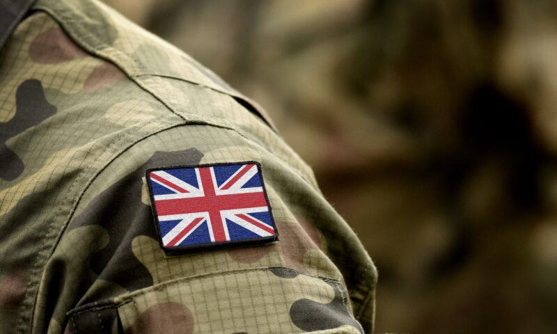 Armata obligatorie, la un pas. Britanicii vorbesc tot mai insistent despre recrutare extinsă