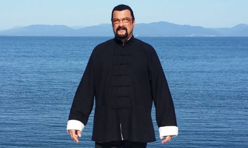 Steven Seagal își scoate la vânzare vila din Moscova. Suma cerută de actor, fan al lui Putin