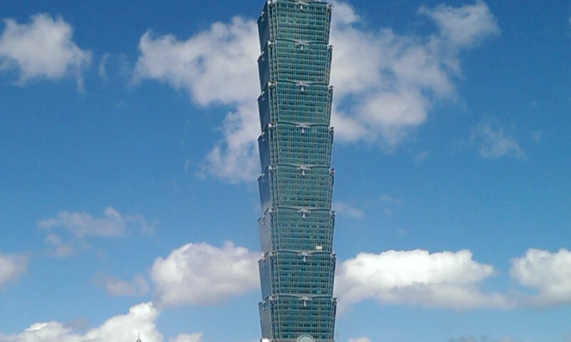 Alpinistul Alex Honnold va escalada zgârie-norul Taipei 101 fără protecție. Show-ul, transmis în direct pe Netflix