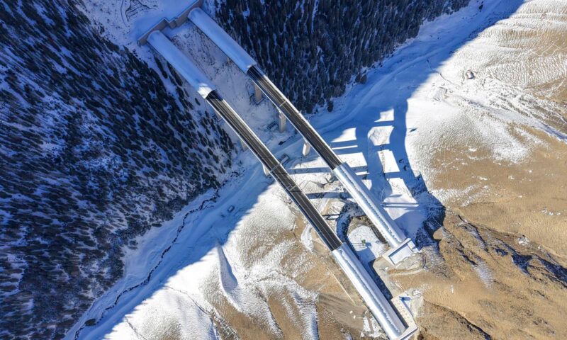 China a inaugurat cel mai lung tunel de autostradă din lume, în inima munţilor Tianshan