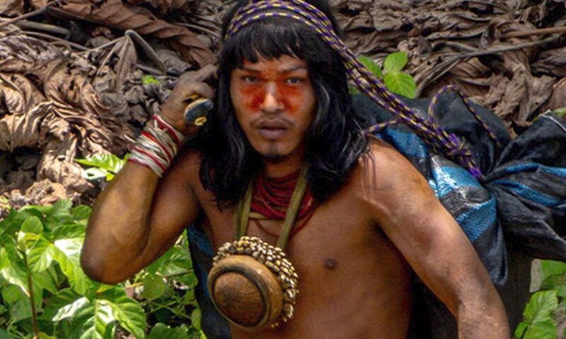 Trib amazonian izolat, surprins în apropierea fluviului. Imagini noi din jungla neexplorată