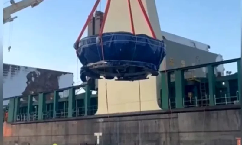 Utilajul gigant care va schimba Autostrada Sibiu–Pitești a ajuns în România