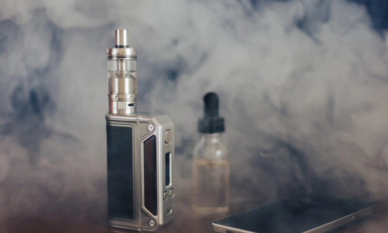 Țigările electronice devin „problemă de droguri” în Singapore. Pedepse dure pentru posesie și vânzare