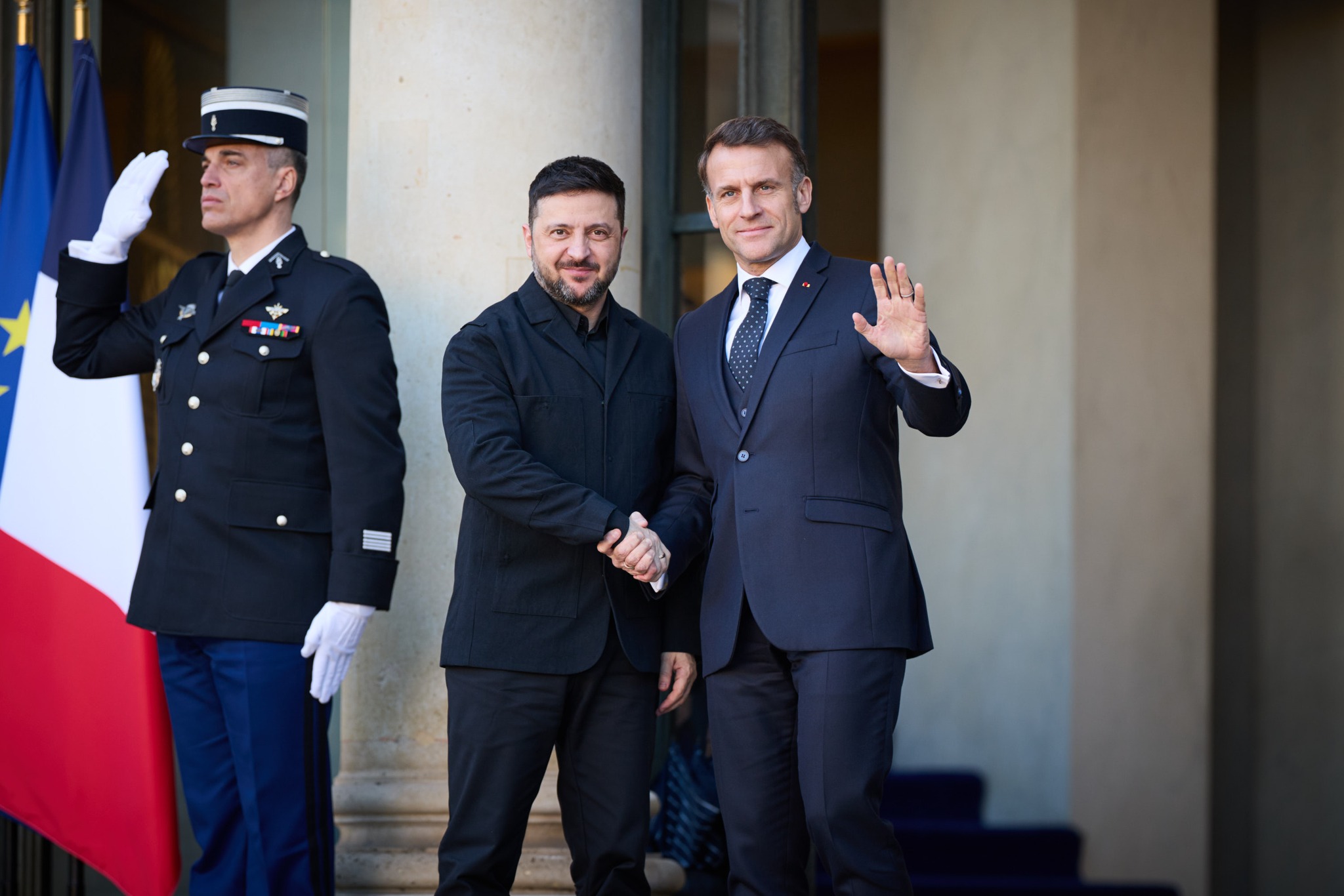 Volodimir Zelenski și Emmanuel Macron