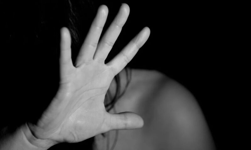 Pacientă internată Bălăceanca, bătută cu sălbăticie de un asistent medical. Angajatul spitalului, în arest la domiciliu