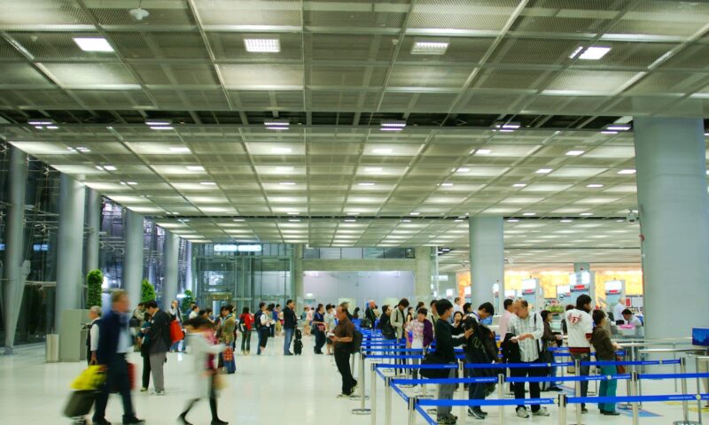 Al doilea zbor de repatriere din Dubai a adus zeci de români acasă, în siguranță: Mulțumim lui Dumnezeu