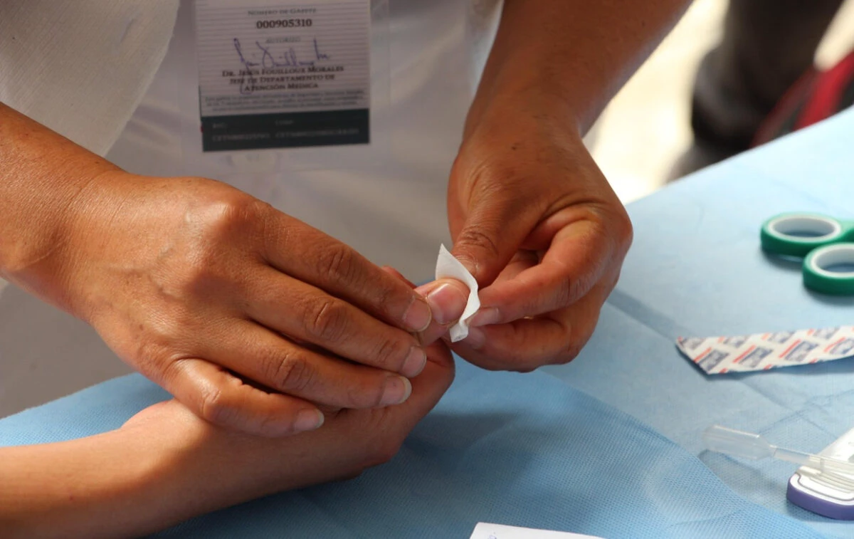 O asistentă și un medic din România, excluși din profesie pentru acte grave de violență