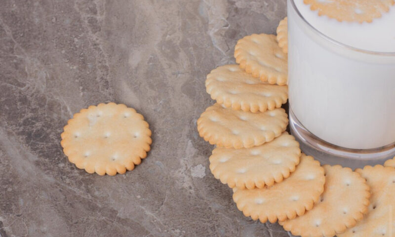 Rețetă de biscuiți fragezi cu unt. Gustarea perfectă pentru zilele geroase