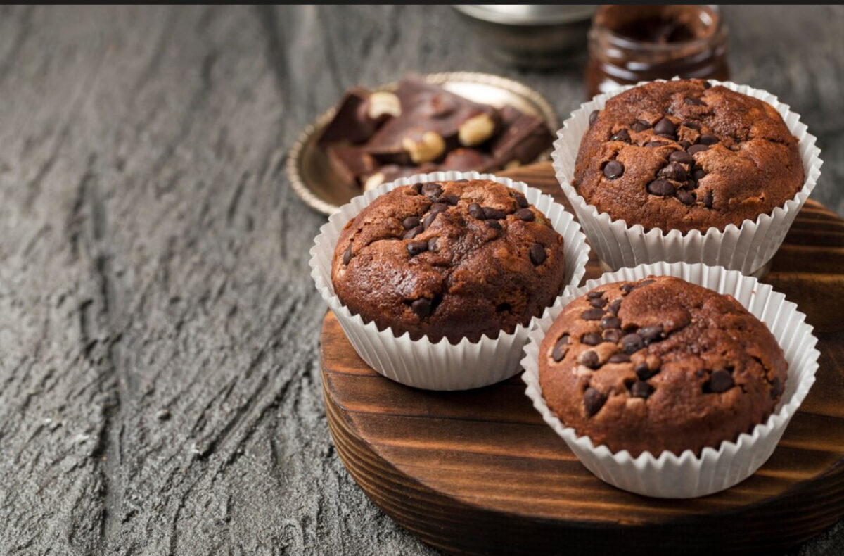 Rețeta clasică de brioșe cu ciocolată, explicată pas cu pas. Un desert care te cucerește pe loc