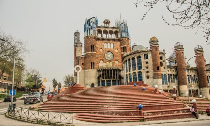 Arhitectul fără diplomă care a ridicat singur o catedrală în 50 de ani și a pus sub semnul întrebării tot ce știm despre limite