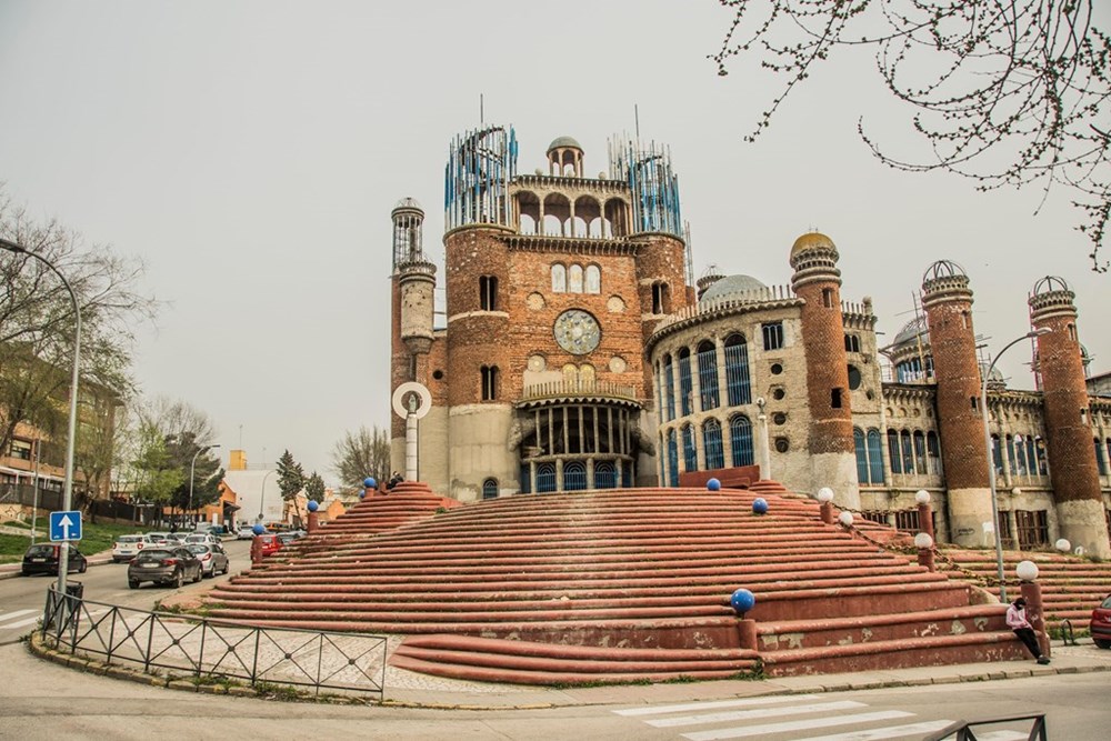 Arhitectul fără diplomă care a ridicat singur o catedrală în 50 de ani și a pus sub semnul întrebării tot ce știm despre limite