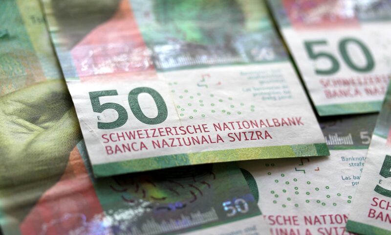 Francul elvețian, nou record istoric. Impactul negativ asupra economiei Elveției