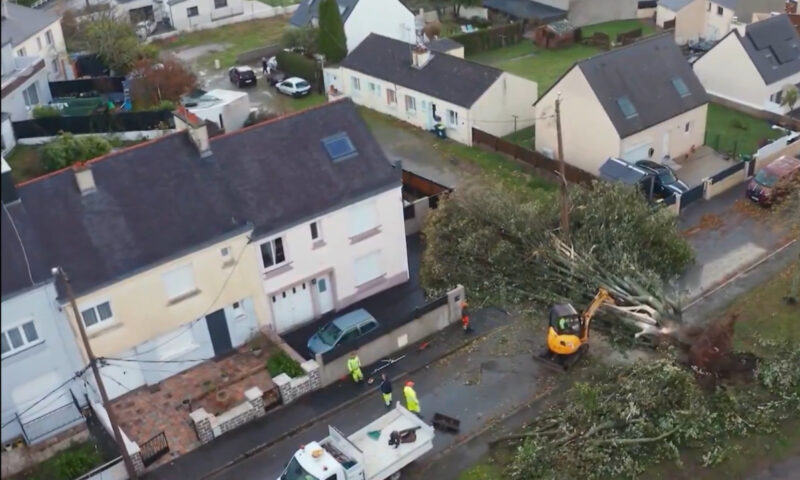 Nord-vestul Franței, paralizat de furtuna Goretti. Sute de mii de locuințe nu au curent electric