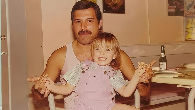 Fiica ținută în secret a lui Freddie Mercury a murit la 48 de ani, după o luptă cu un cancer rar al coloanei vertebrale