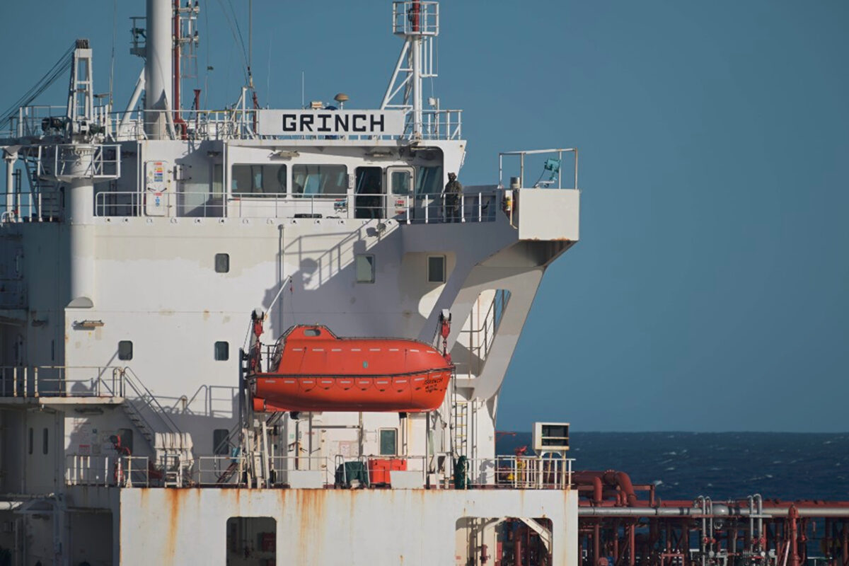 Petrolierul Grinch, suspectat că face parte din flota fantomă rusă, confiscat lângă Marsilia pentru anchetă