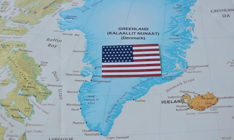 Trump vrea „acces total” la Groenlanda: Totul trece pe acolo