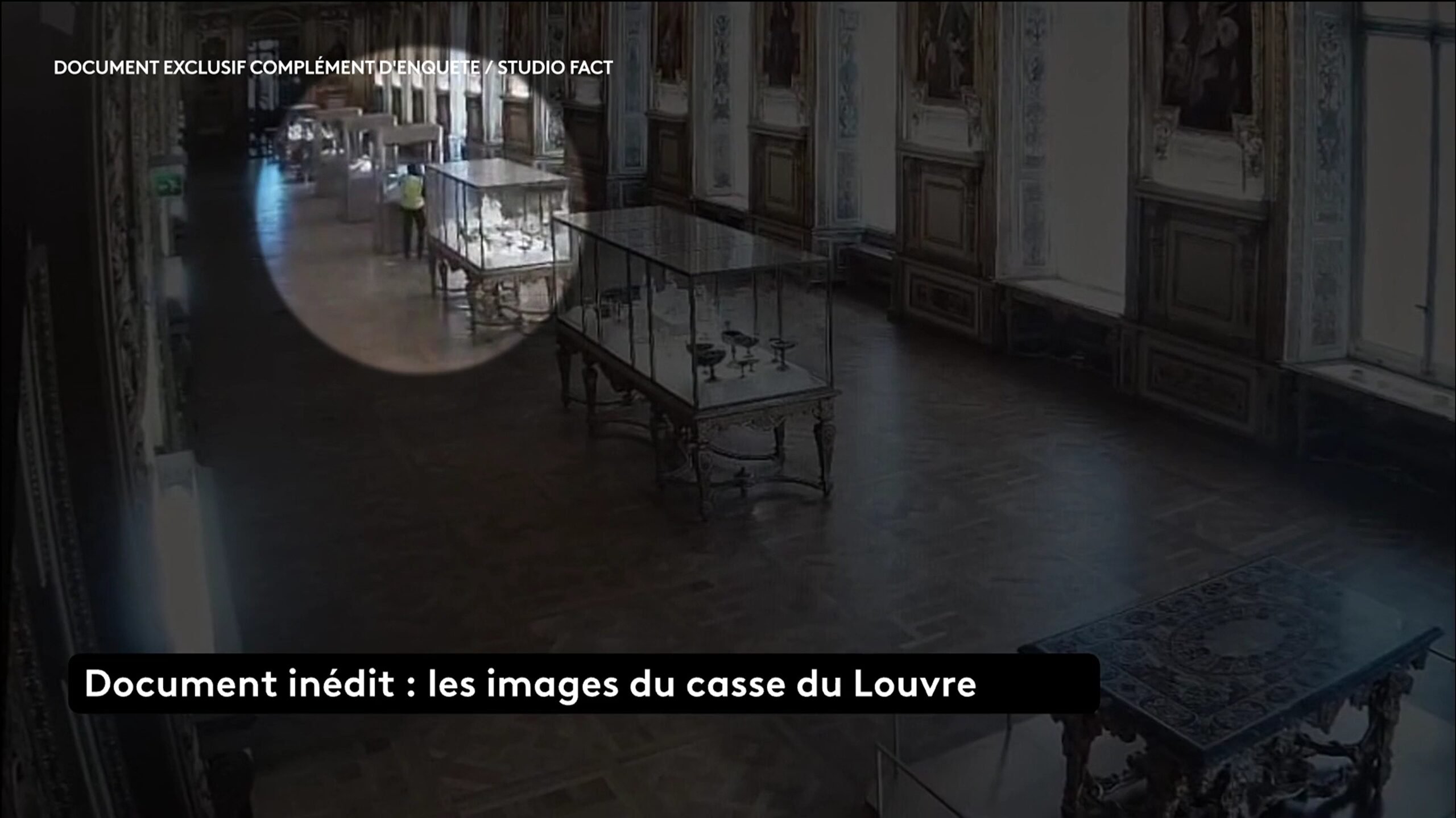 Jaful de la Luvru, magini surprinse de camerele de supraveghere