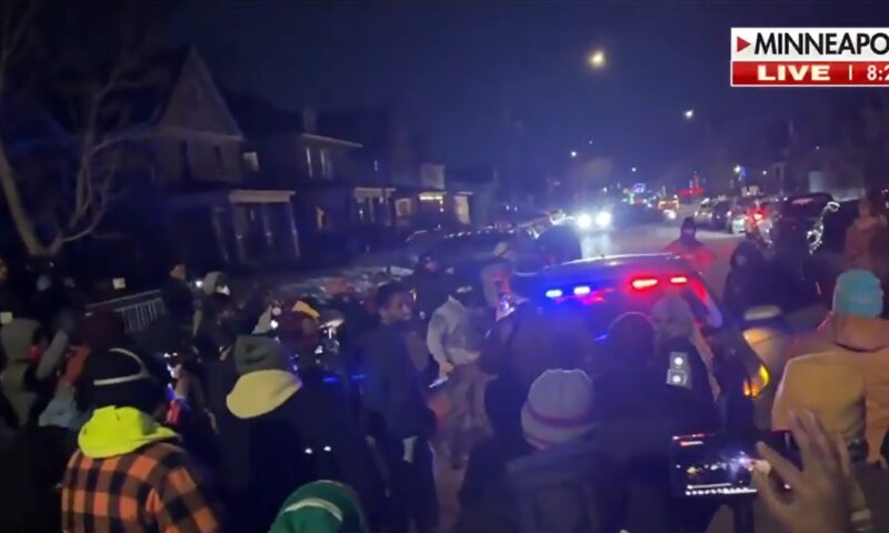 Agenţii federali au împuşcat mortal încă o persoană în Minnesota. Bărbat alb, posibil cetăţean american. Proteste la fața locului