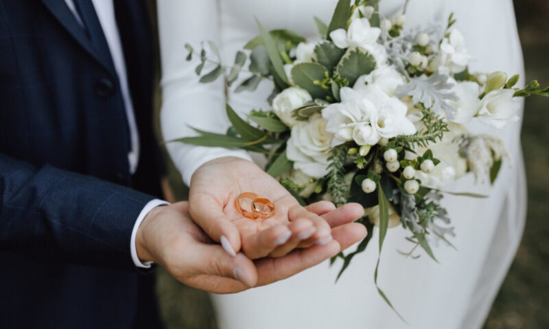 Sezonul nunților din 2026, gaură în buget pentru români. Cât se pune în plic