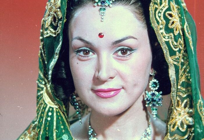 Românca fascinată de cinematografia indiană care l-a întâlnit pe Raj Kapoor