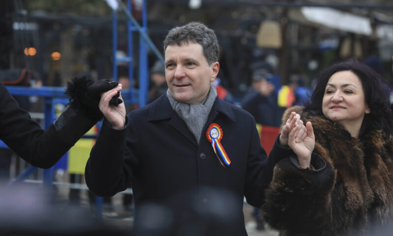 Nicuşor Dan, după huiduielile de la Iaşi: Dacă nu ne bucurăm, măcar să respectăm