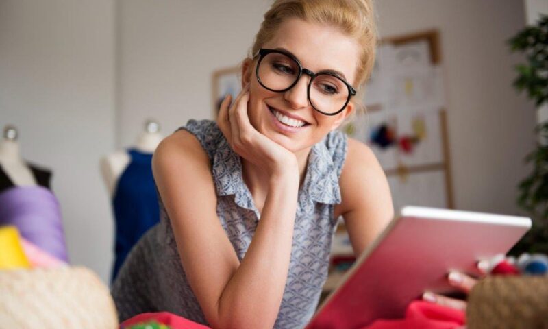 Cinci motive să îți cumperi ochelarii de pe internet în 2026