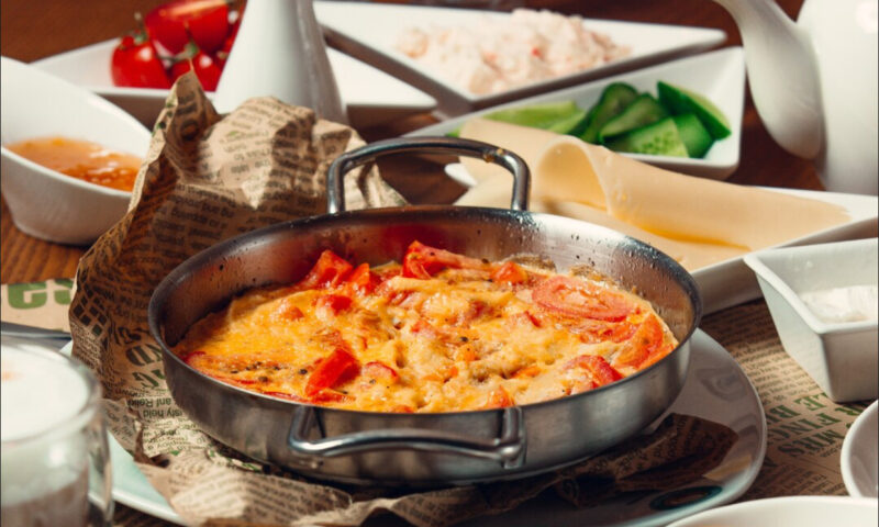 Rețeta originală de omletă turcească. O găsești în toate restaurantele din Istanbul