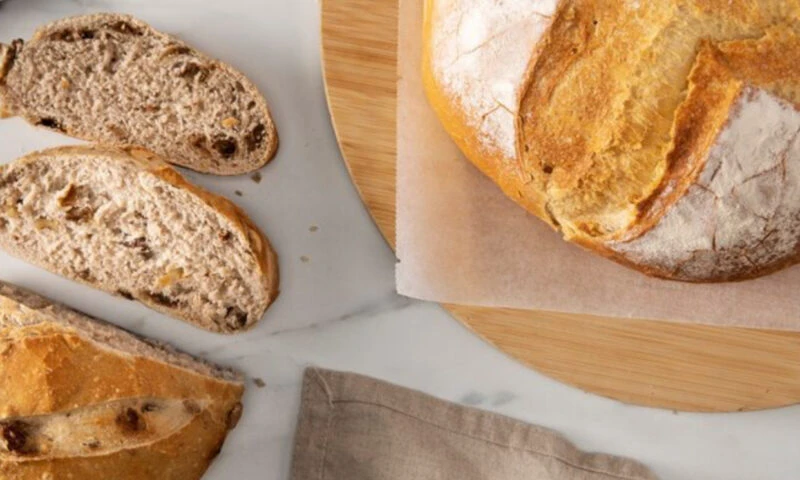 Pâine de casă fără frământare. Miezul se păstrează moale timp de câteva zile